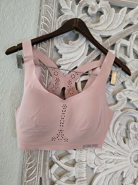 Victoria's Secret Light Pink Laser-Cut Seamless Sports Bra